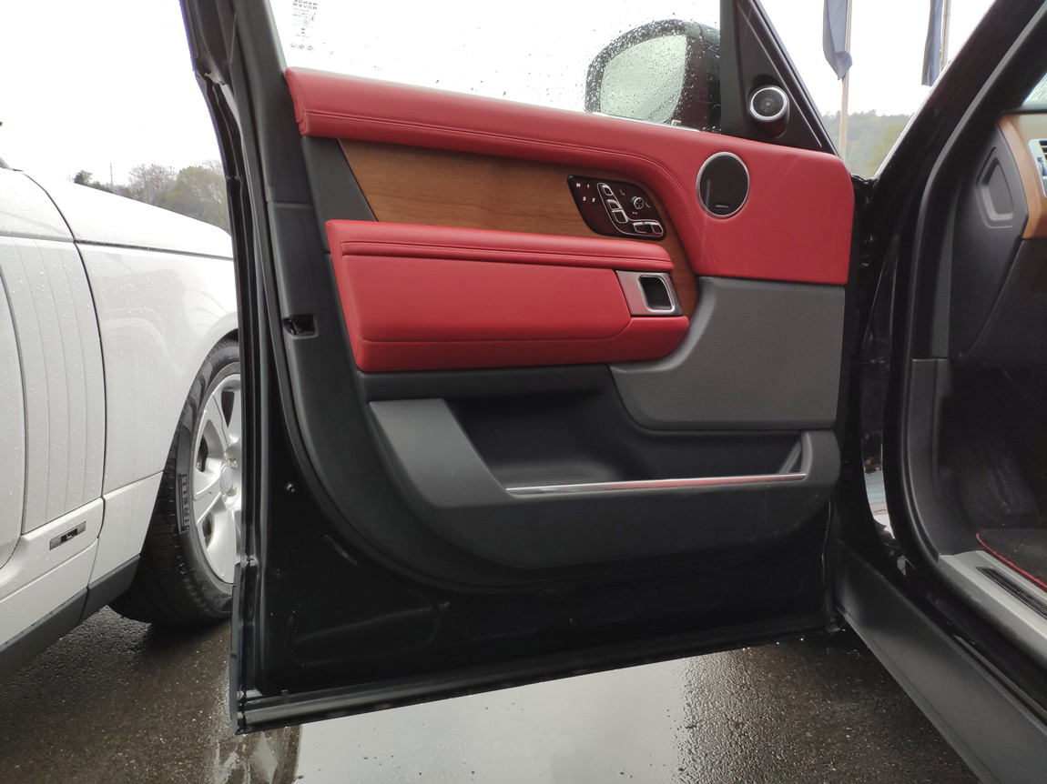 路虎揽胜尊崇创世加长霸气视频,霸气路虎揽胜加长白