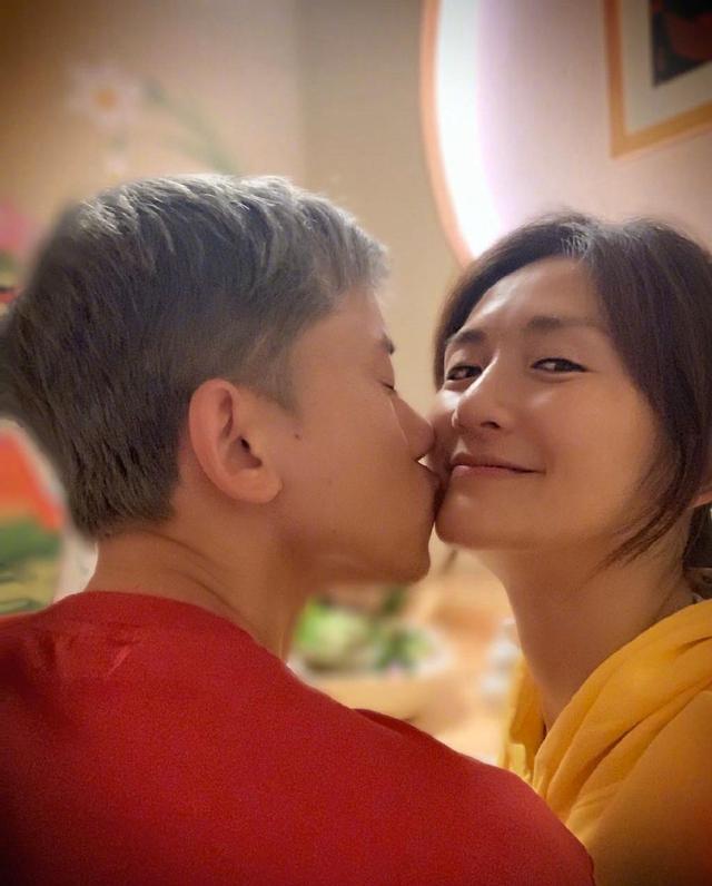 张杰谢娜高甜瞬间合照,张杰和谢娜一家四口的合照