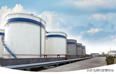布置管道时主要应考虑哪些因素,gb50160储罐布置