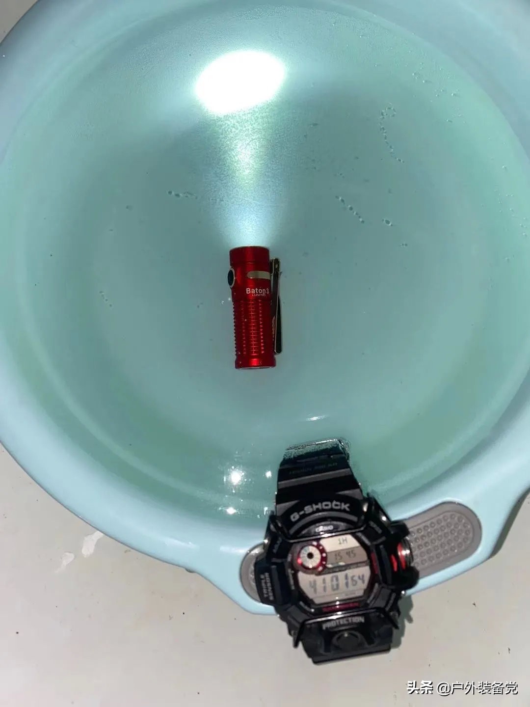 渐进式创新！无线充电手电OlightBaton3