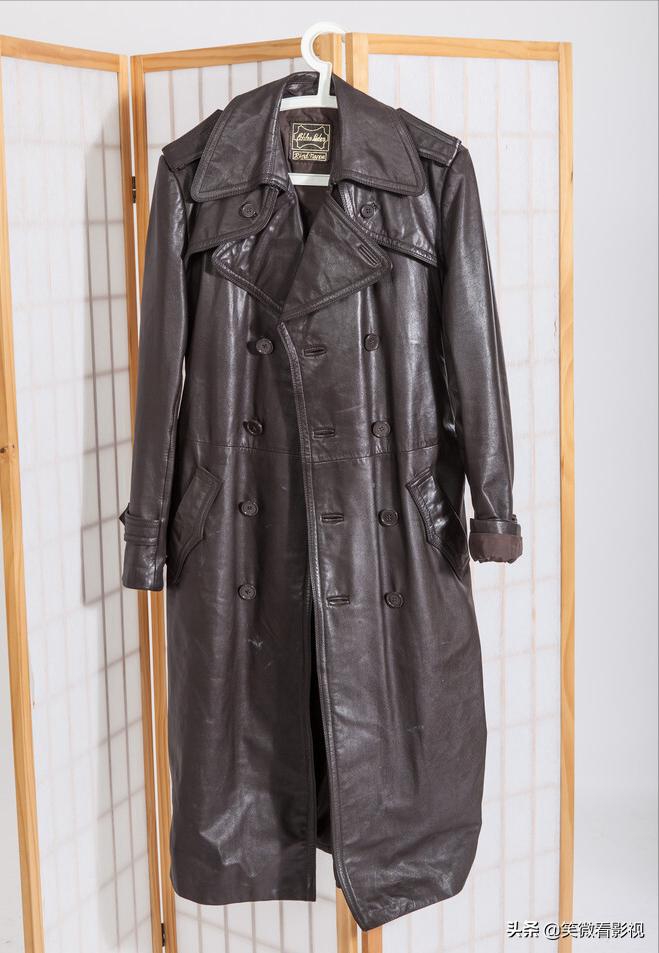 咖啡色猎装皮衣怎么搭配男士,男士牛仔衣皮衣叠穿搭配技巧