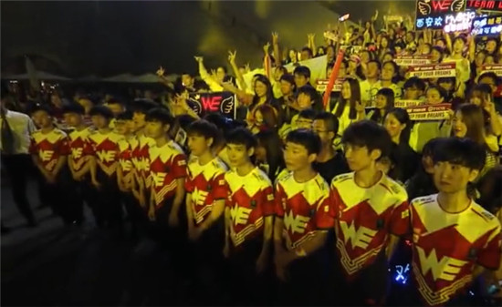 又出事了？WE粉丝爆料战队经理勾搭女粉丝，甚至带前任回基地住