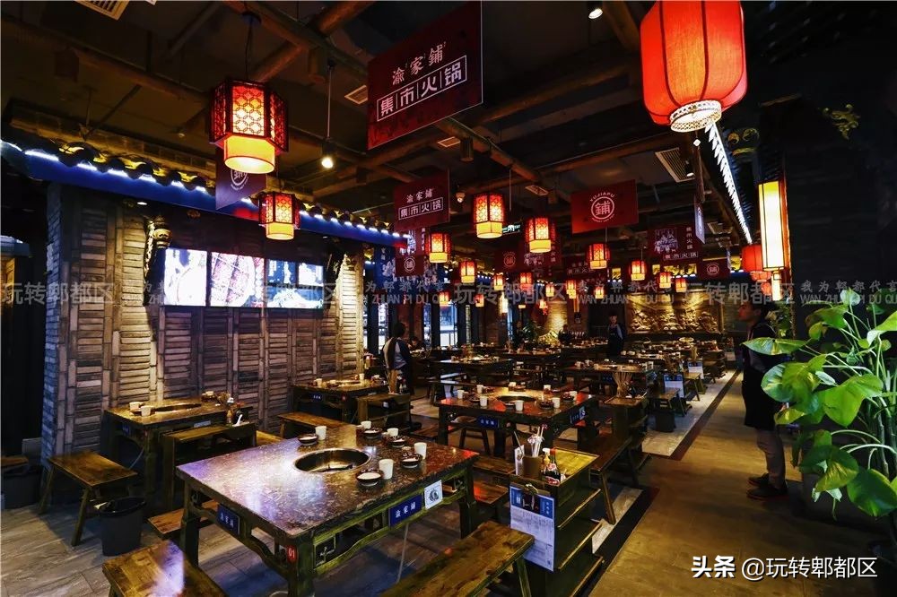 重庆来的集市火锅，就在郫都区蜀都万达！！吃相因去喽