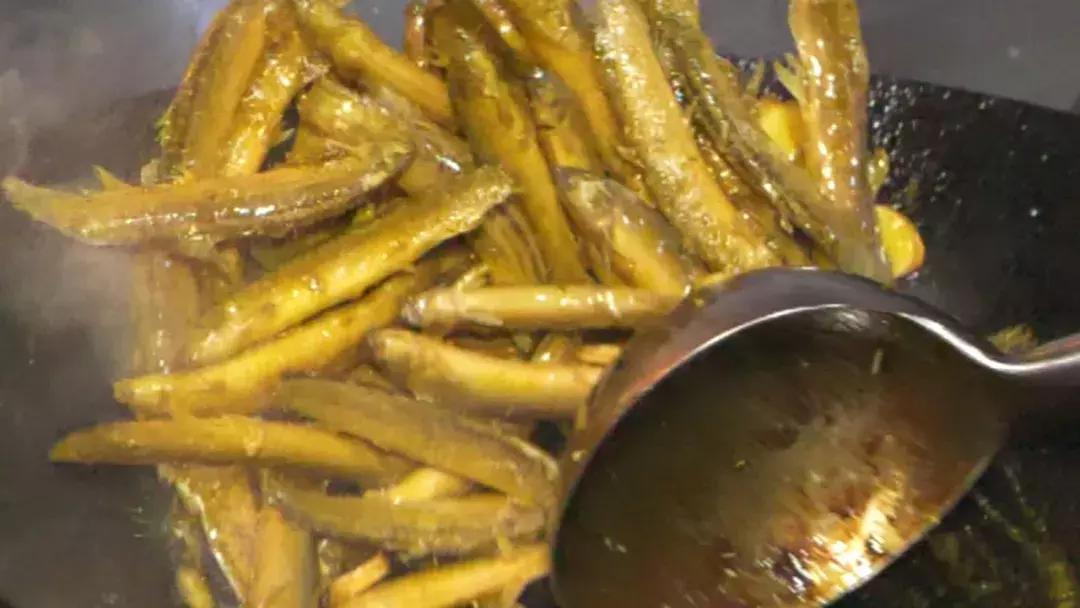 藕塘里养泥鳅赚了钱,养泥鳅10万元赚40万