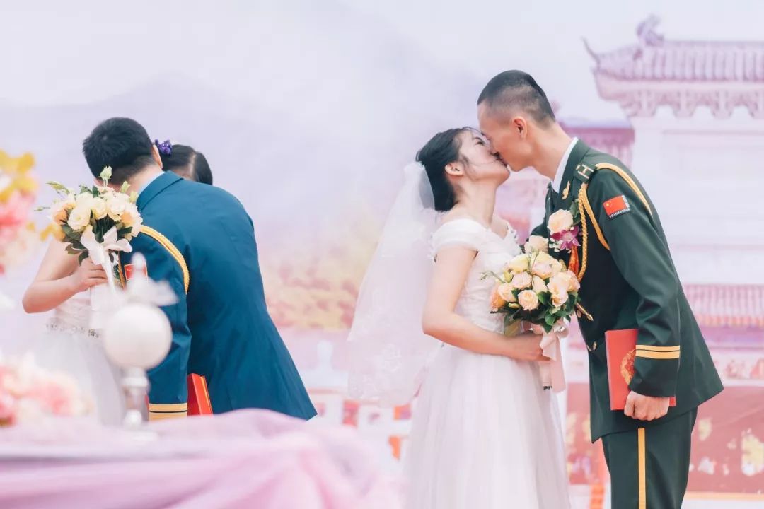 520必备的战袍,520军营婚纱