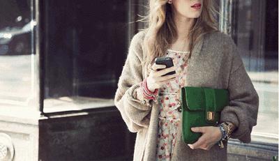 董洁皮毛一体外套,董洁蓝色光滑亮丽的外套