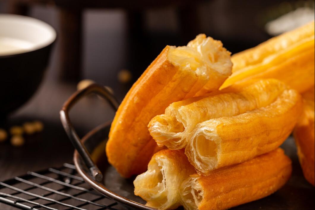 生熟共存、软硬兼“吃”，速冻油条品类打新牌