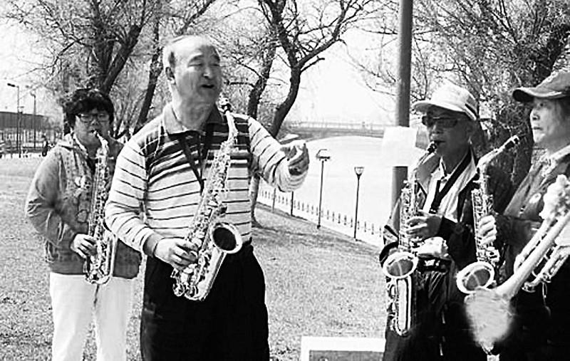 东方儒牛：没有音乐基础的中老年人，适合学乐器吗？