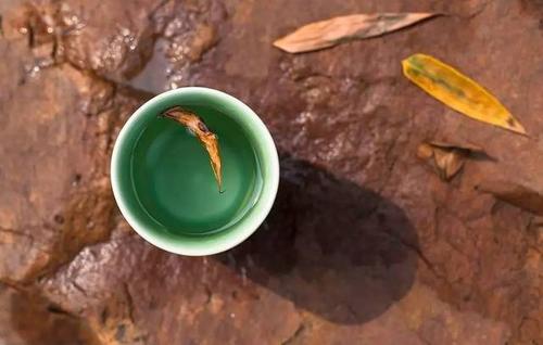 灯红酒绿古人喝的酒为什么是绿的,古人说灯红酒绿真的有绿色的酒吗