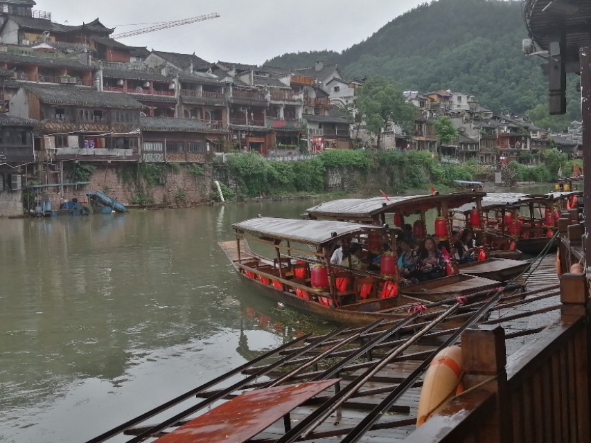 雨天逛凤凰古城,夜逛凤凰古城