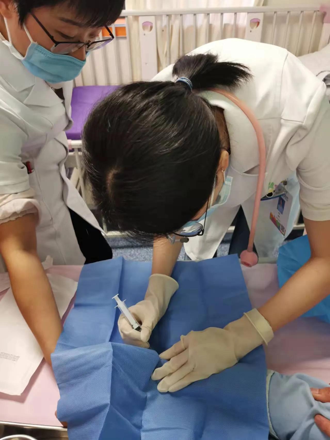 世界关节炎日简介,世界关节炎日义诊布置