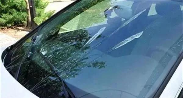 汽车喷玻璃水方向调节,玻璃水喷得很低怎么处理