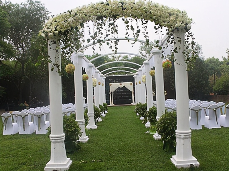 草坪婚礼怎么搭建技巧图解,自己如何布置草坪婚礼的攻略