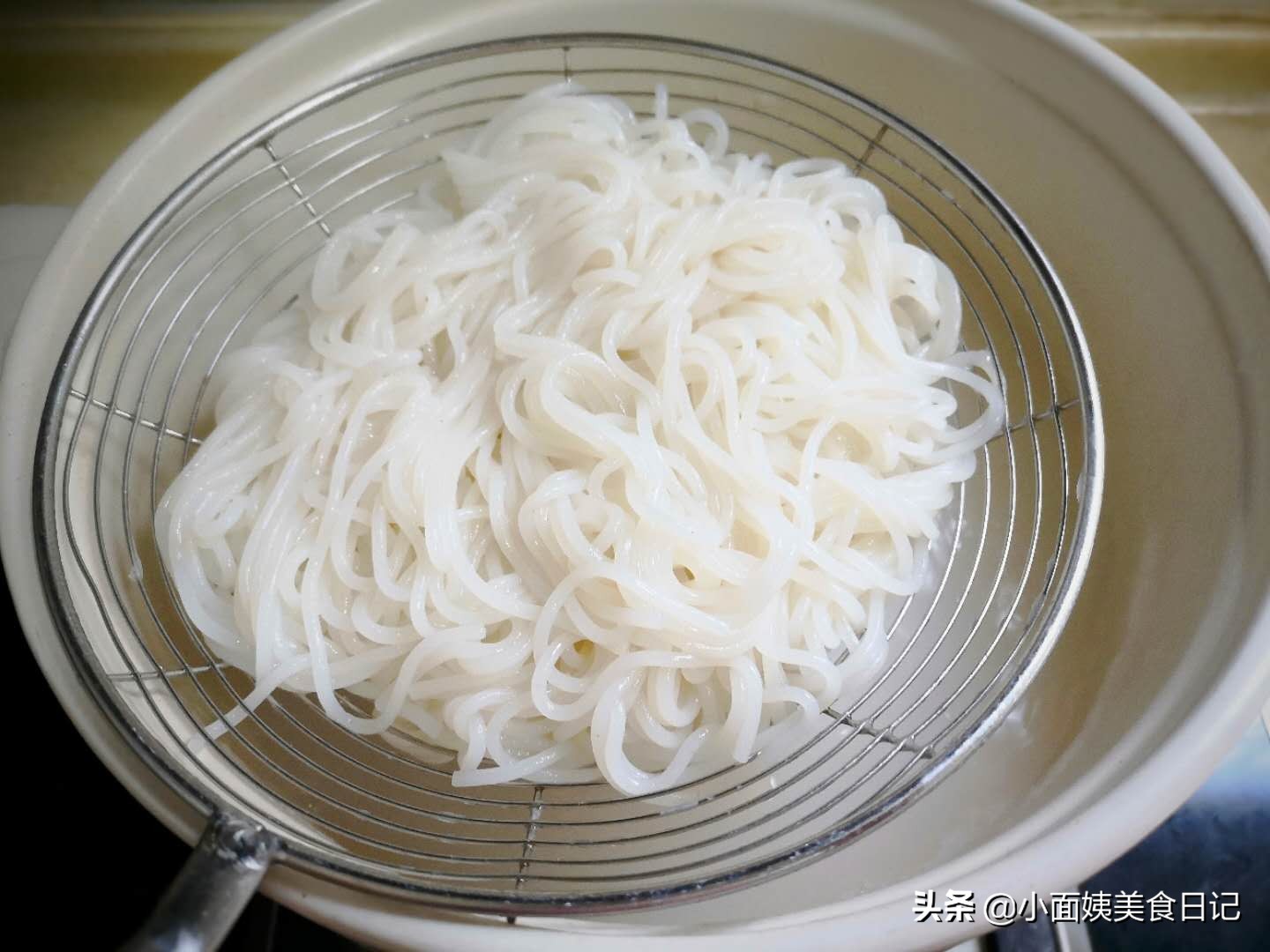 正宗柳州螺蛳粉好吃到爆,正宗柳州螺蛳粉特辣