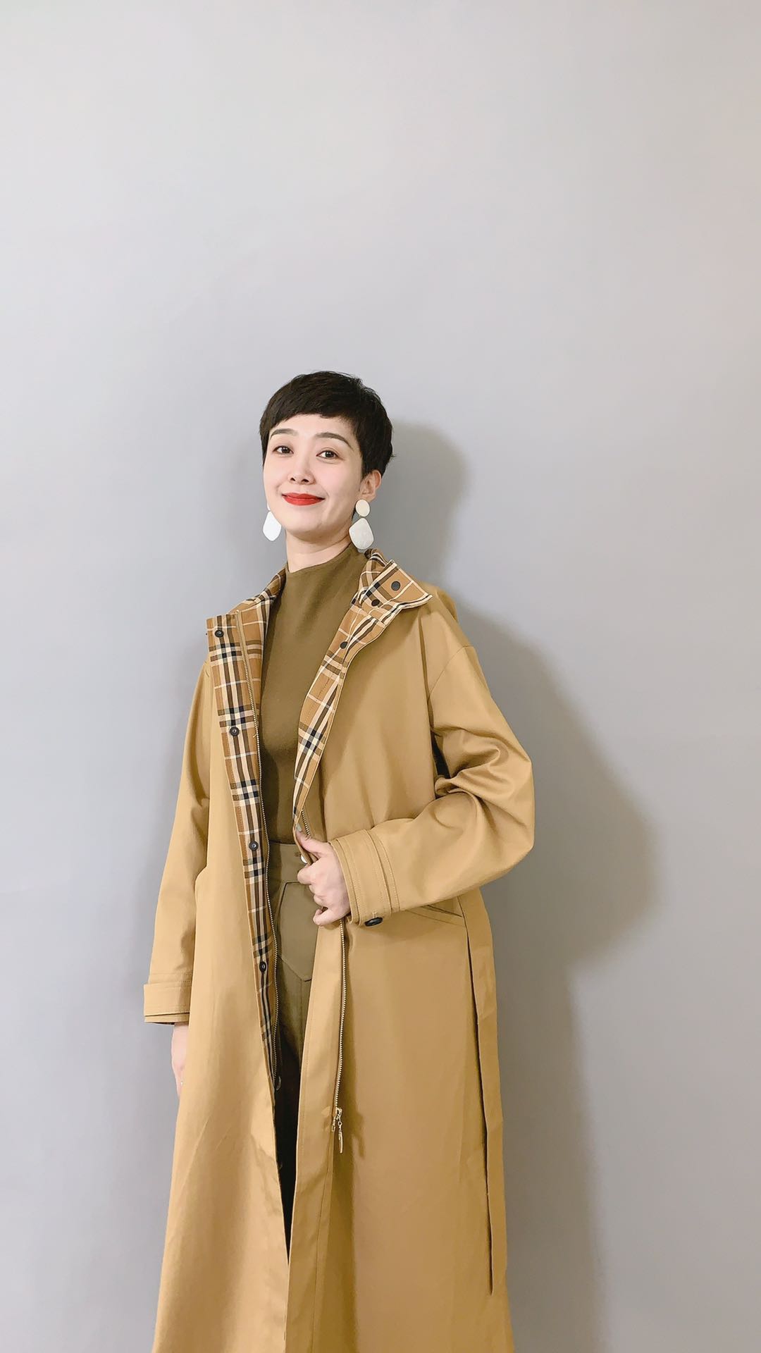 50岁穿洋气时髦风衣,各种款式风衣穿搭全图片