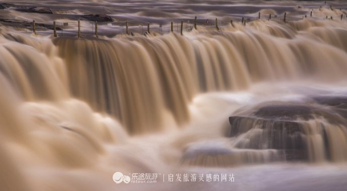 “盖河漩涡，如一壶然。”跃然纸上似惊鸿戏水