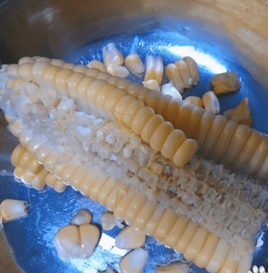 一斤玉米带皮能剥多少玉米粒,水果玉米怎么剥成玉米粒