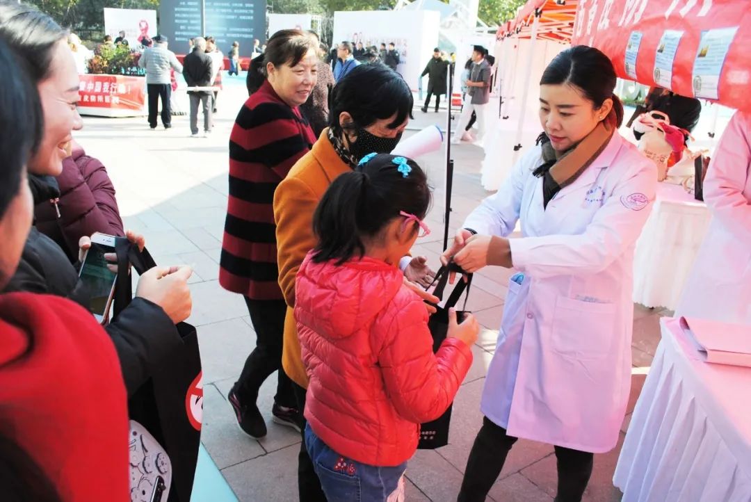 以平凡历炼优秀，让优秀成为习惯三秦最美医务工作者——省地方病防治研究所省皮防所医院院长张虹