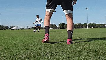 新手必学的足球两大技巧,足球过人技巧初学者