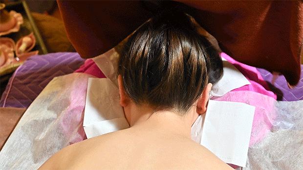 泰式精油推拿按摩手法视频,泰式背部精油推拿