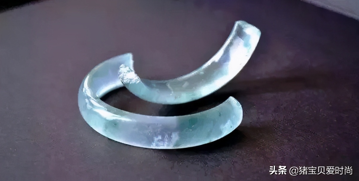 翡翠手镯摔碎了怎么修补,翡翠手镯摔裂了怎么能够修复好