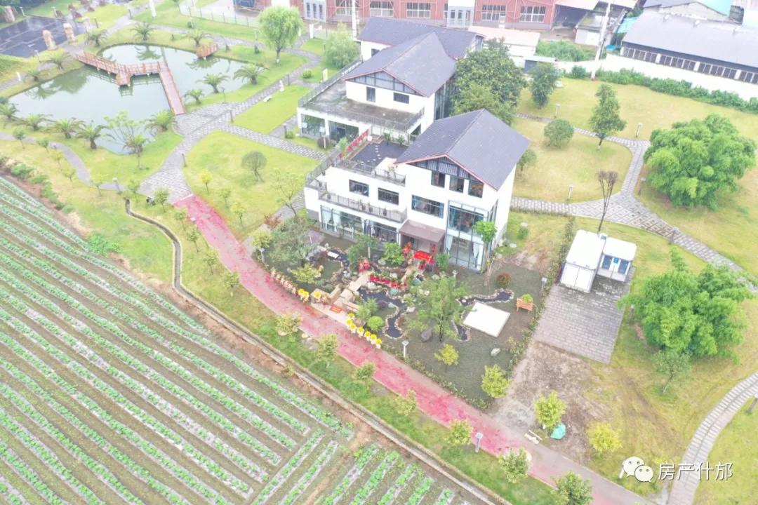 什邡多家本土开发商、施工方齐聚城西这栋叠拼内,所为何事?