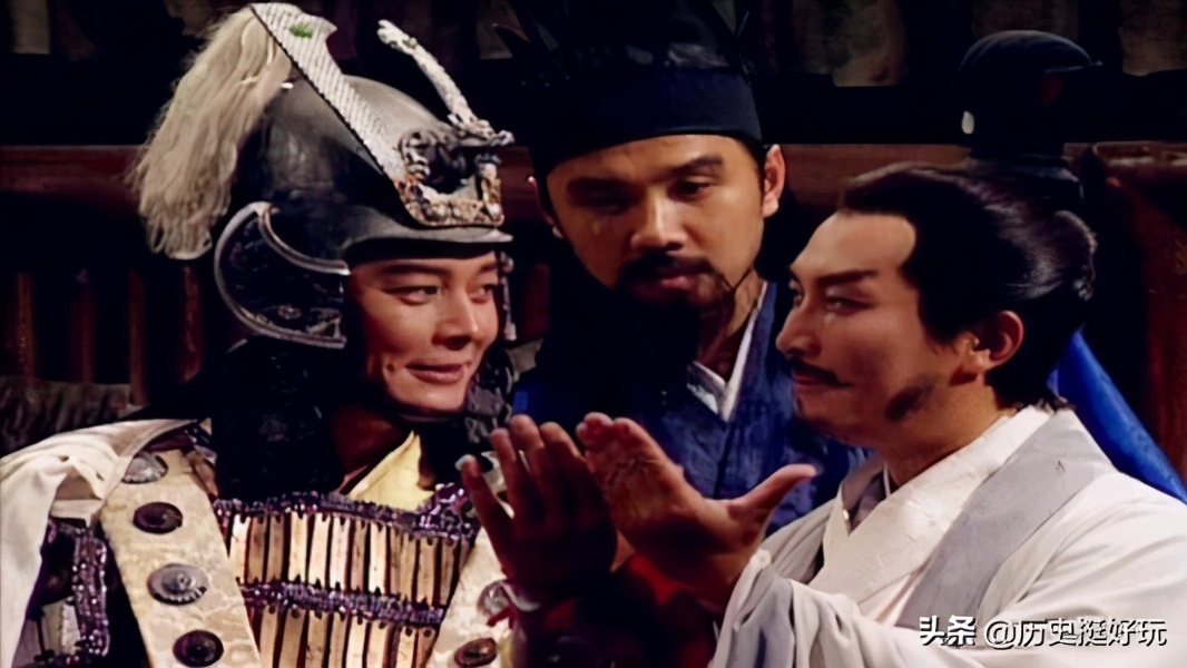 火烧赤壁曹操后来怎样,三国演义曹操火烧赤壁小视频