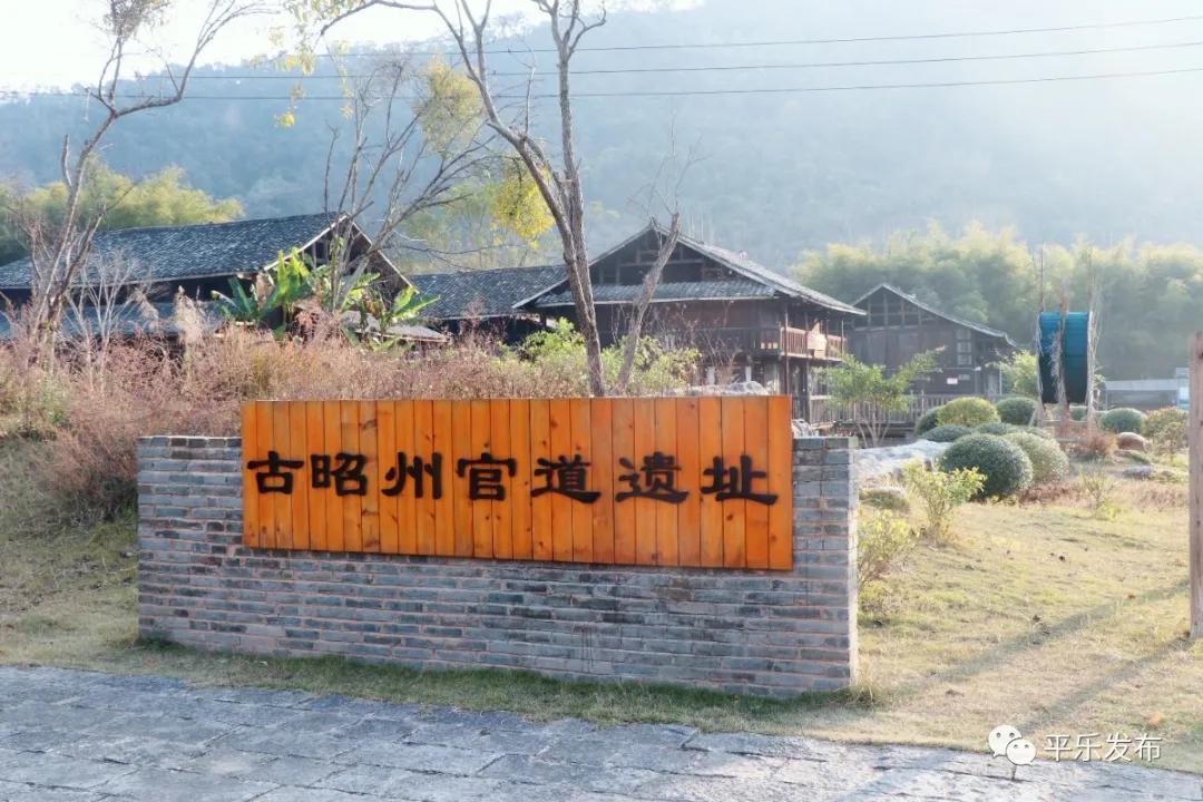 美女游玩桂林漓江,美女去桂林旅游风景太美了