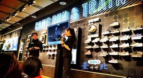 耐克新的广告语“耐人寻味”，网友不断吐槽，却带火了安踏、李宁