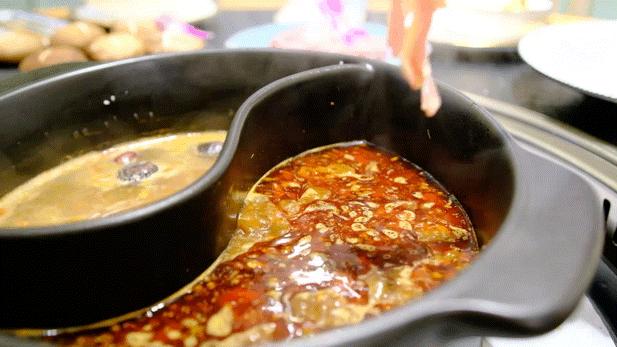 东莞首家火锅+烤肉一体涮就在万江家汇城，几百人排队等着吃