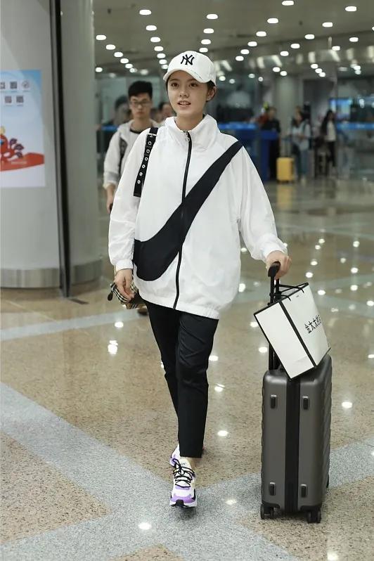 赵今麦穿搭秋冬裤子,赵今麦黑裤子穿搭