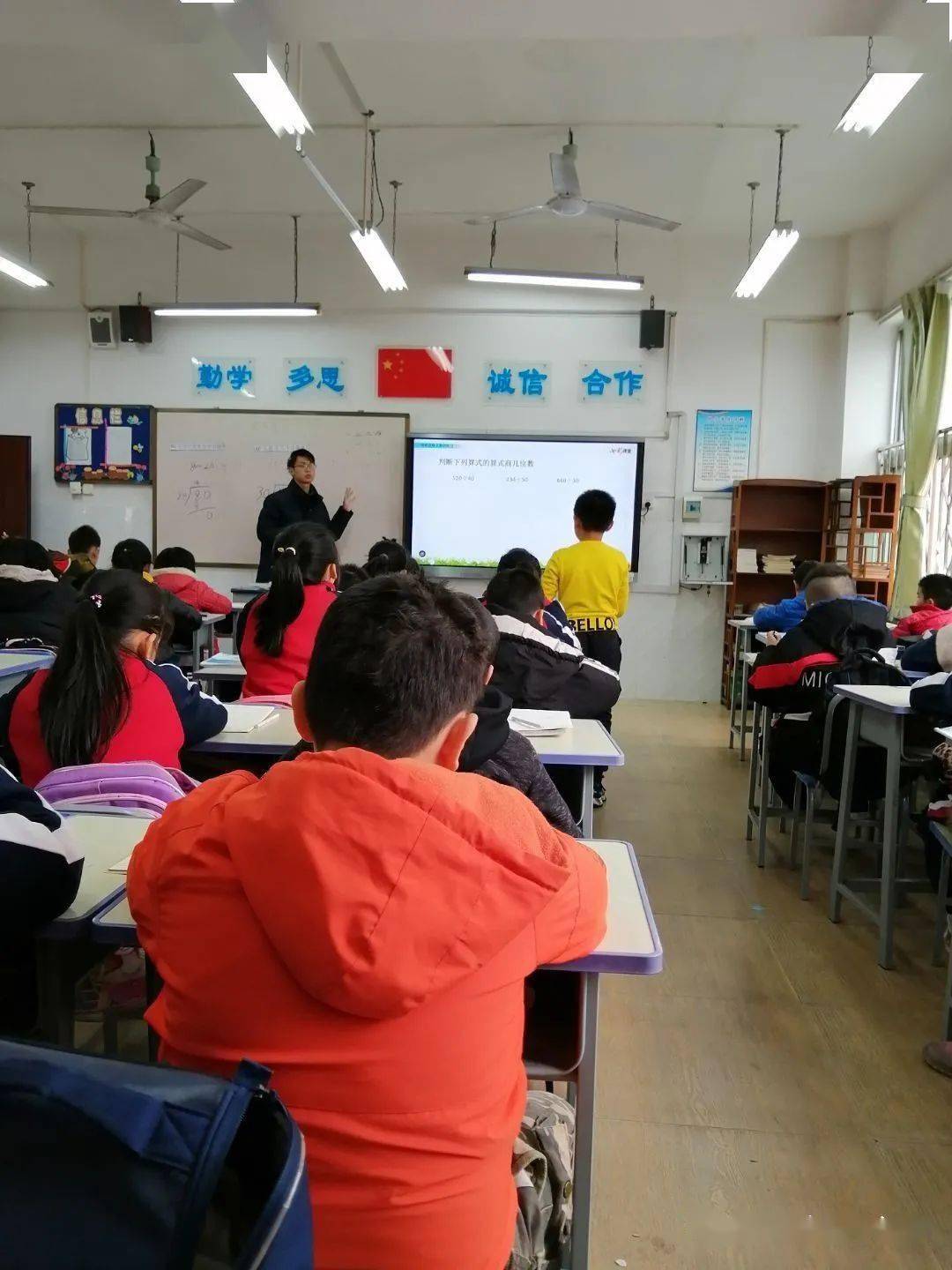 新教师听课主要听什么,教师高效听课小窍门是什么