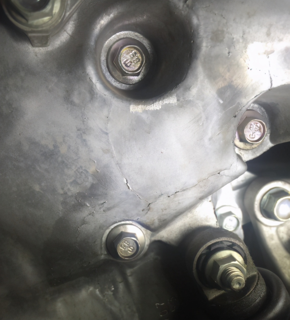 科鲁兹发动机缸体裂了怎么修复,康明斯发动机缸体开裂