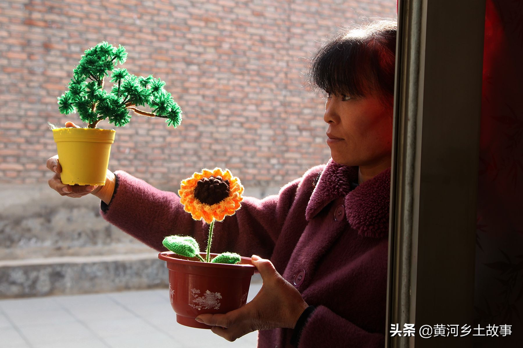 农民大姐手工编织视频,手工编织草花盆全过程