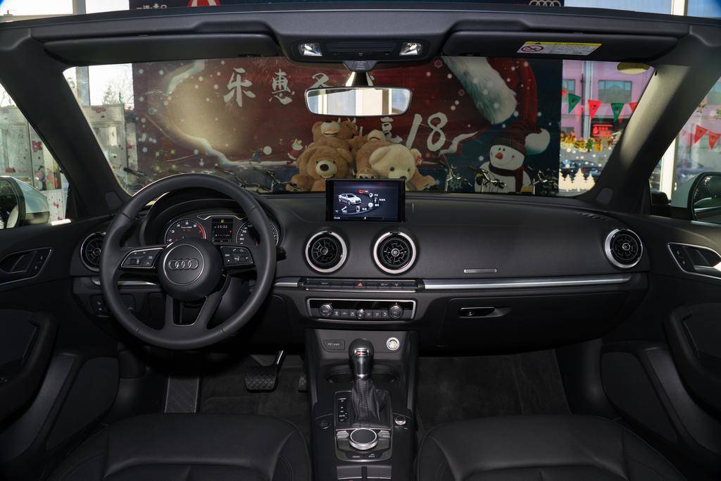 标配2.0T+7速双离合，进口奥迪紧凑敞篷没触控，靠颜值卖车？