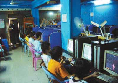 2008年,我在富士康做三星手机,因为上班聊天,差一点挨打