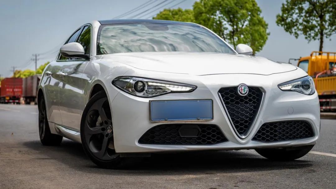 意大利风情满载的阿尔法罗密欧Giulia，还有个名字叫做“勇气”