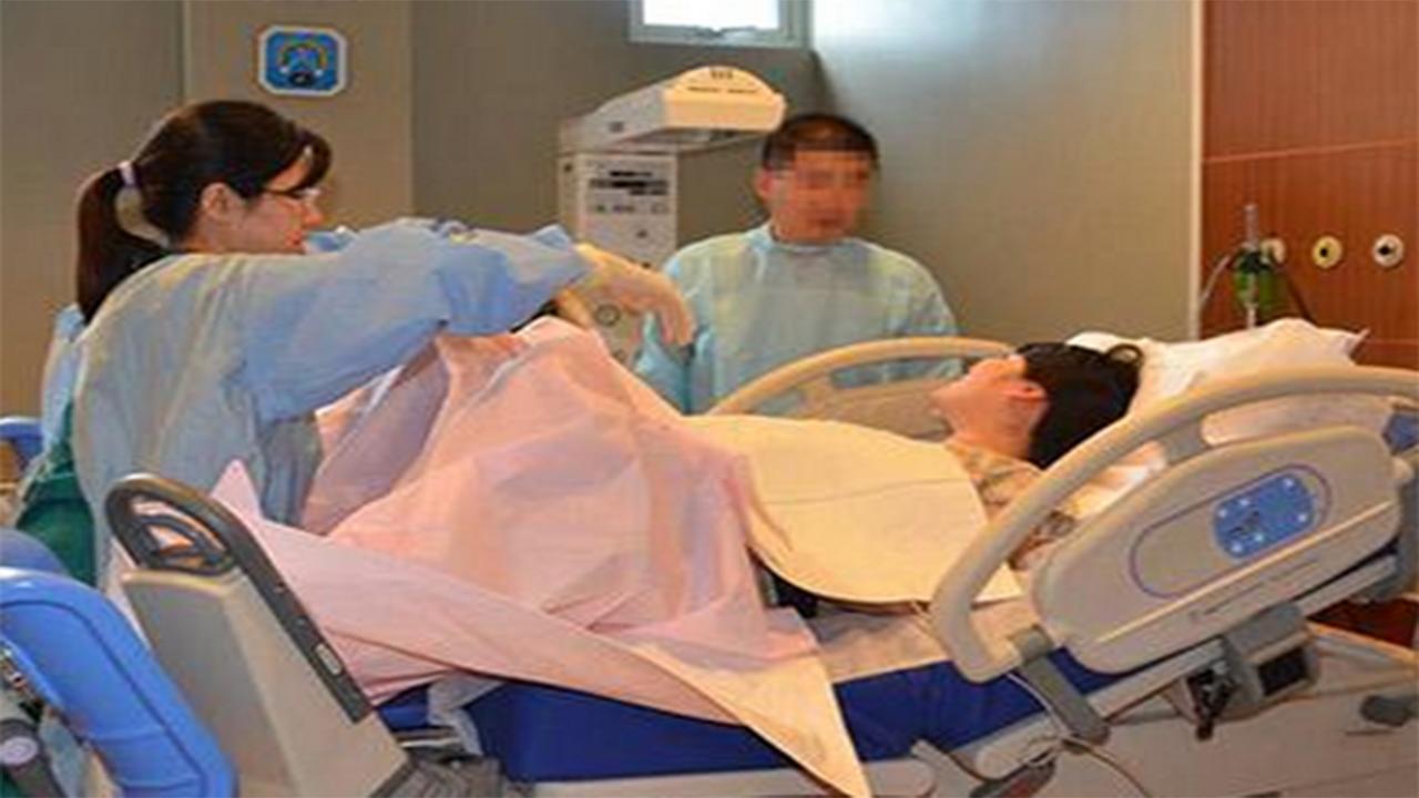 为啥女人生了孩子会掉头发,为什么女人生孩子要留后遗症