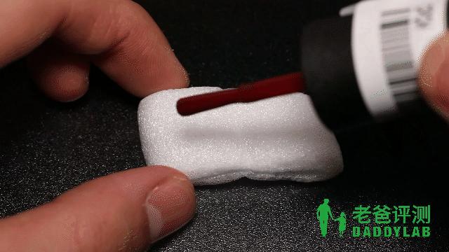 指甲油腐蚀泡沫板解压视频,指甲油防溢胶测评