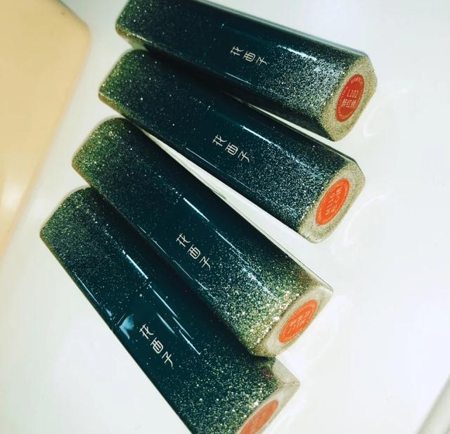 mac口红和花西子是什么档次的品牌,mac好还是花西子口红好