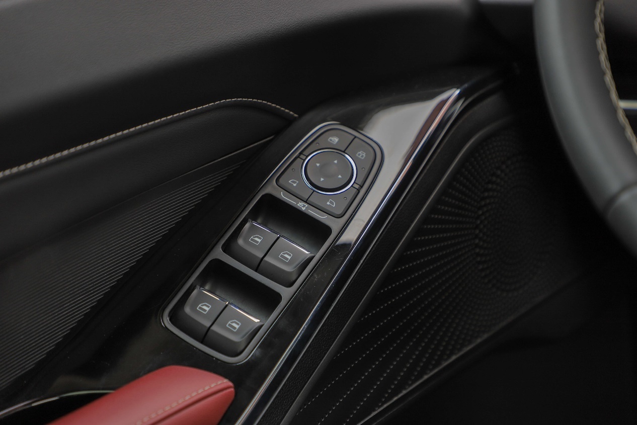 国民神车第三代哈弗h6亮点全解析,空间大动力强更省油第三代哈弗h6