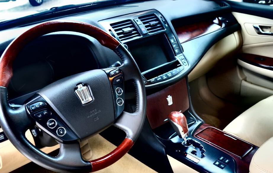 皇冠丰田最新款七座商务,丰田皇冠最大商务车