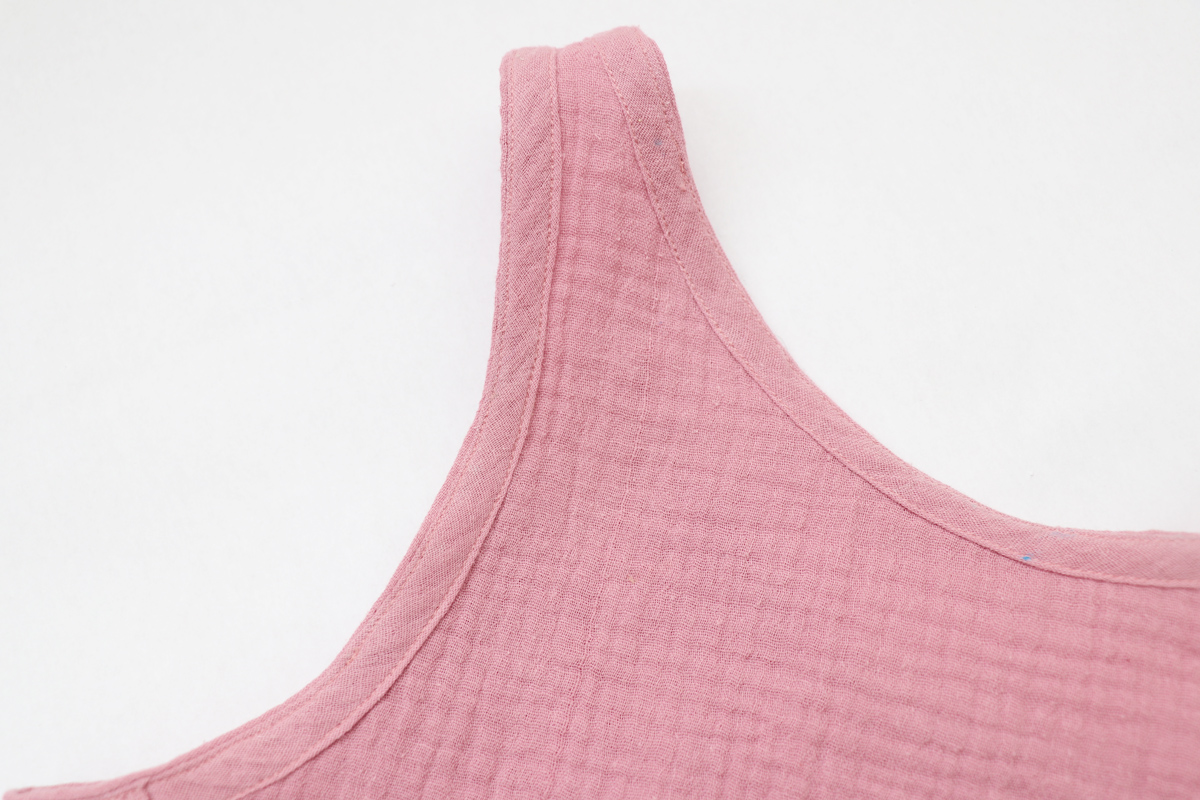 领口和领子的缝合方法,v领领口中间有三针平针缝合方法