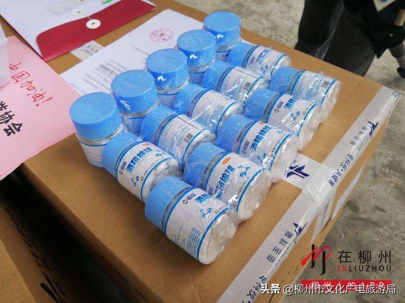 岂曰无衣与子同袍抗震救灾,岂曰无衣与子同裳留学生