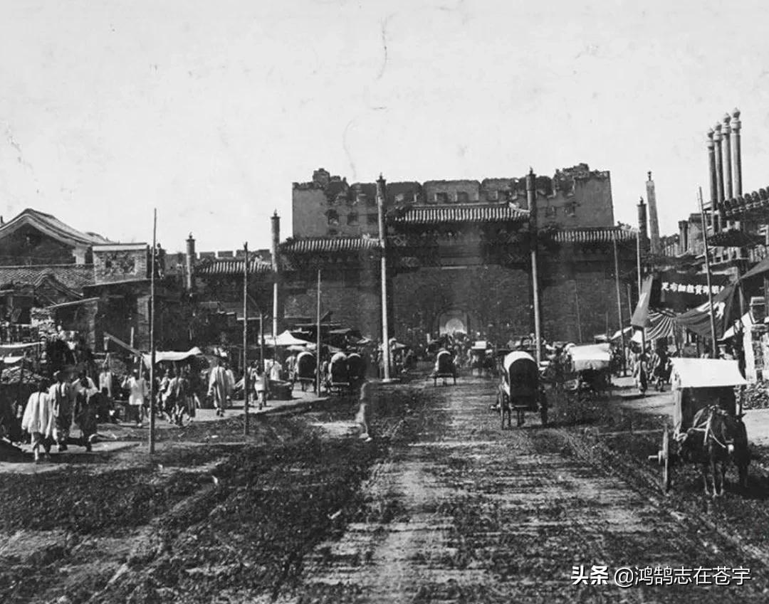 清末老照片太监面黄肌瘦,清末老照片官员奴相十足