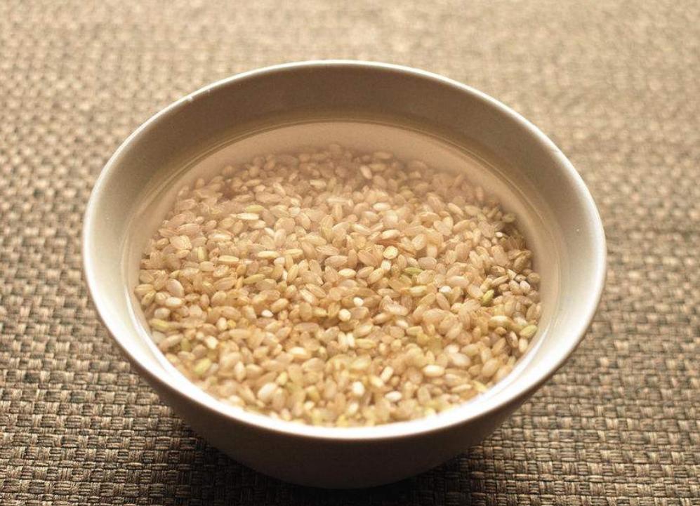 怎么煮出又软又糯的糙米饭,糙米饭怎么煮更软糯过程