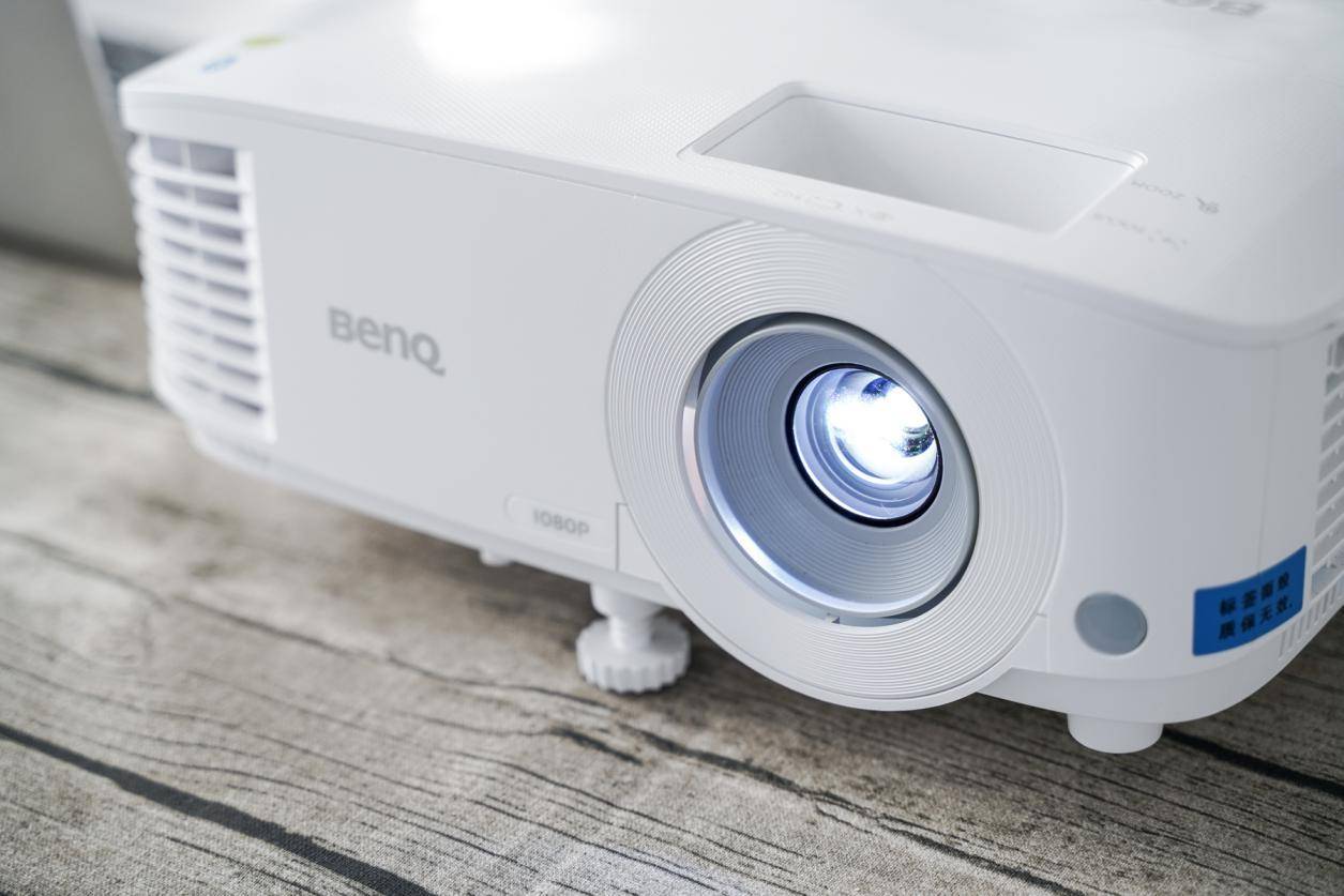 明基商务投影推荐办公白天可投,明基智能商务投影仪e520