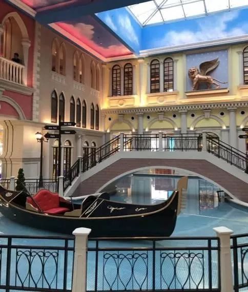 西安群光广场开业两年面临撤柜,管理人员:一年赔几个亿,不关不行