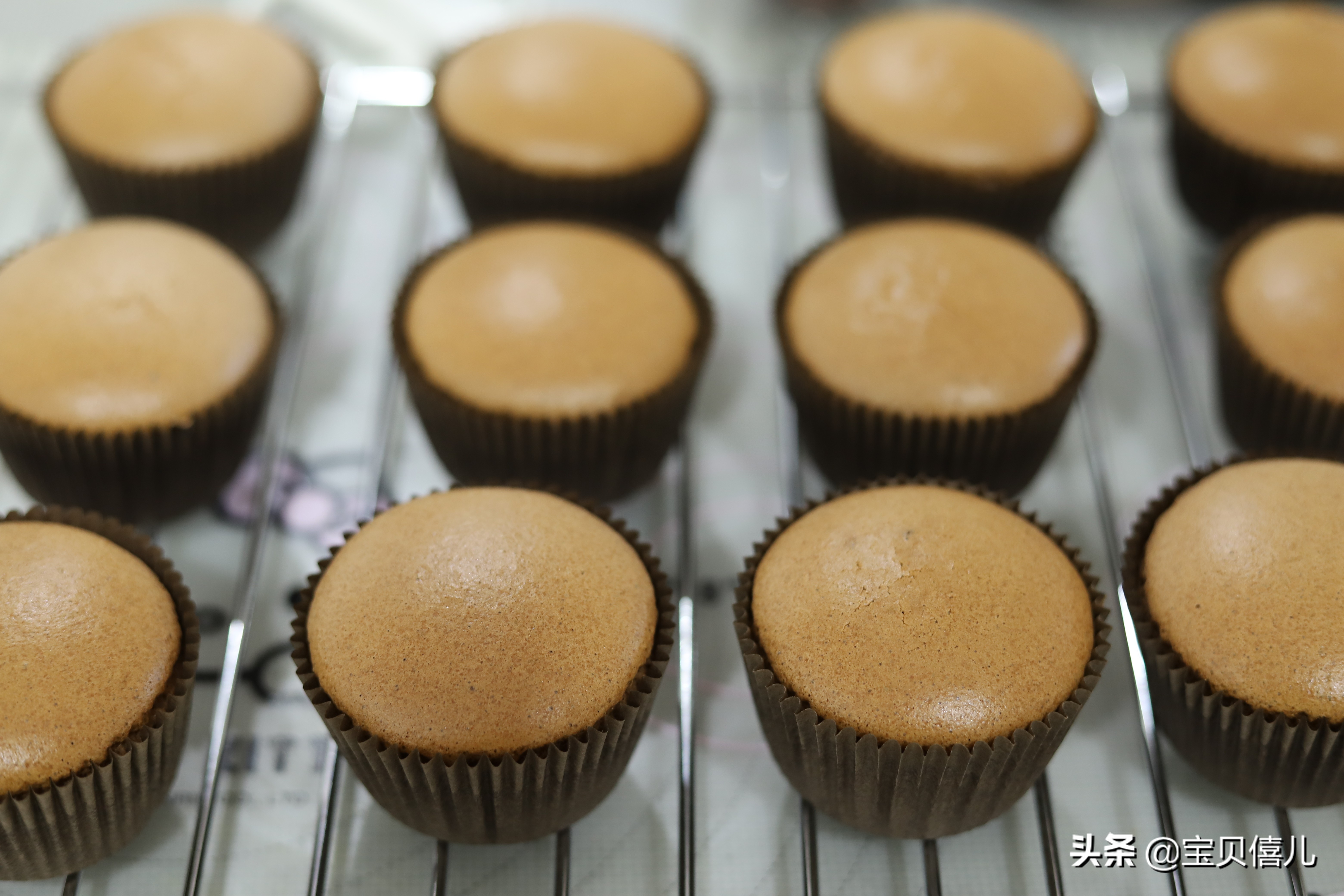 柔软细腻不开裂不回缩纸杯蛋糕,可可酸奶杯子蛋糕的做法