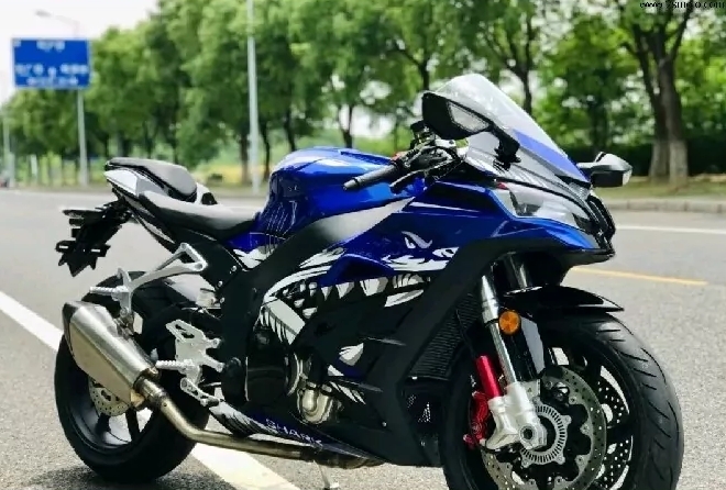 国产大牛珠峰华鹰HY500一比一精仿川崎ZX-10R!